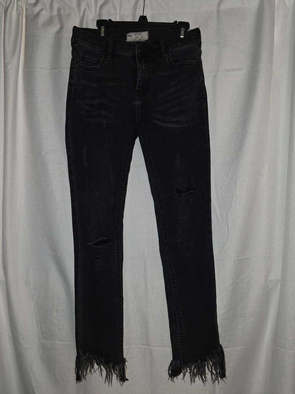 Free People Great Heights Frayed Skinny Jeans Black As Night Size 25